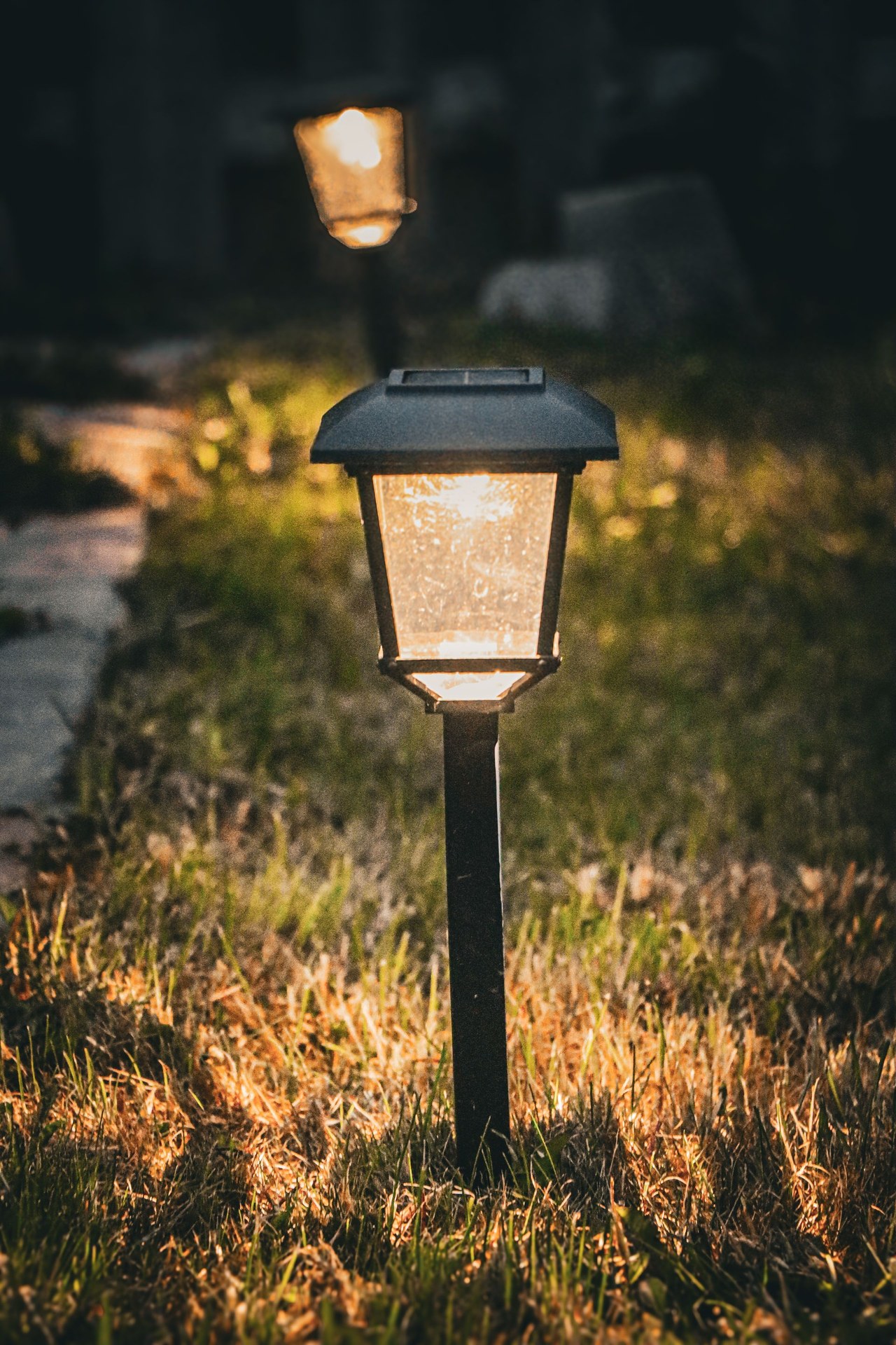 Private label solar garden light in custom green color